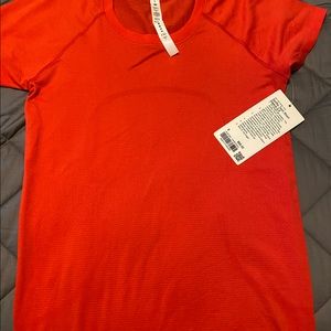 Swiftly Tech Short Sleeve Shirt 2.0 - Carnation Red (8)